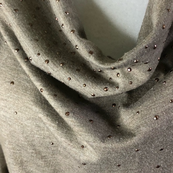 New Woman’s Studio by Liz Claiborne Top w/studs! - Picture 2 of 6